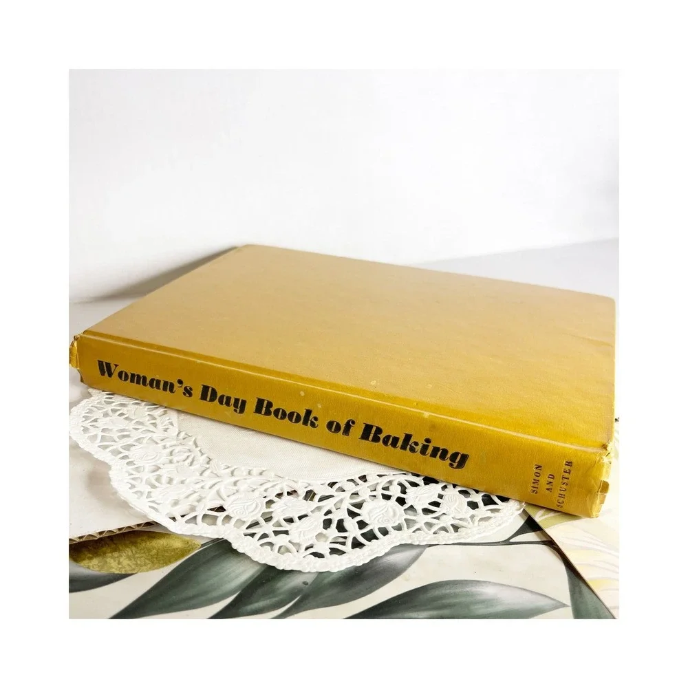 Woman's Day Book of Baking 1977 Simon & Schuster Cook Book MCM Retro